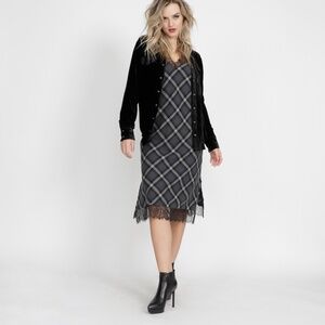 Gold Hawk Charcoal Plaid Midi Dress,  Size SM   *NWT*.  Day to Night comfy dress